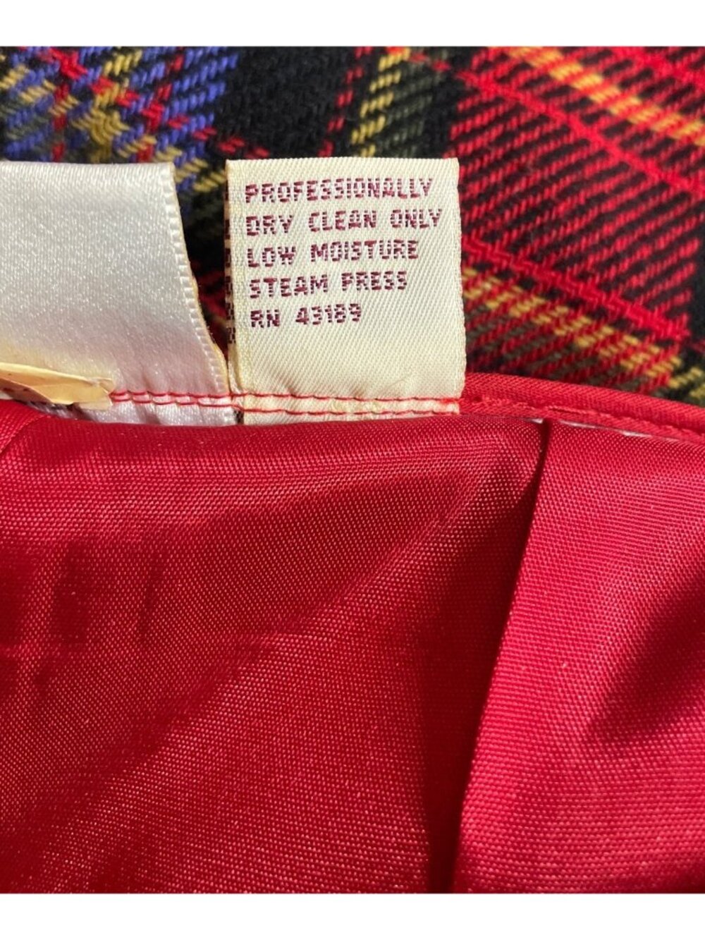 Susan Bristol Red Plaid Wool Blend Pleated Shorts Womens Size 6 Vintage - Picture 8 of 8